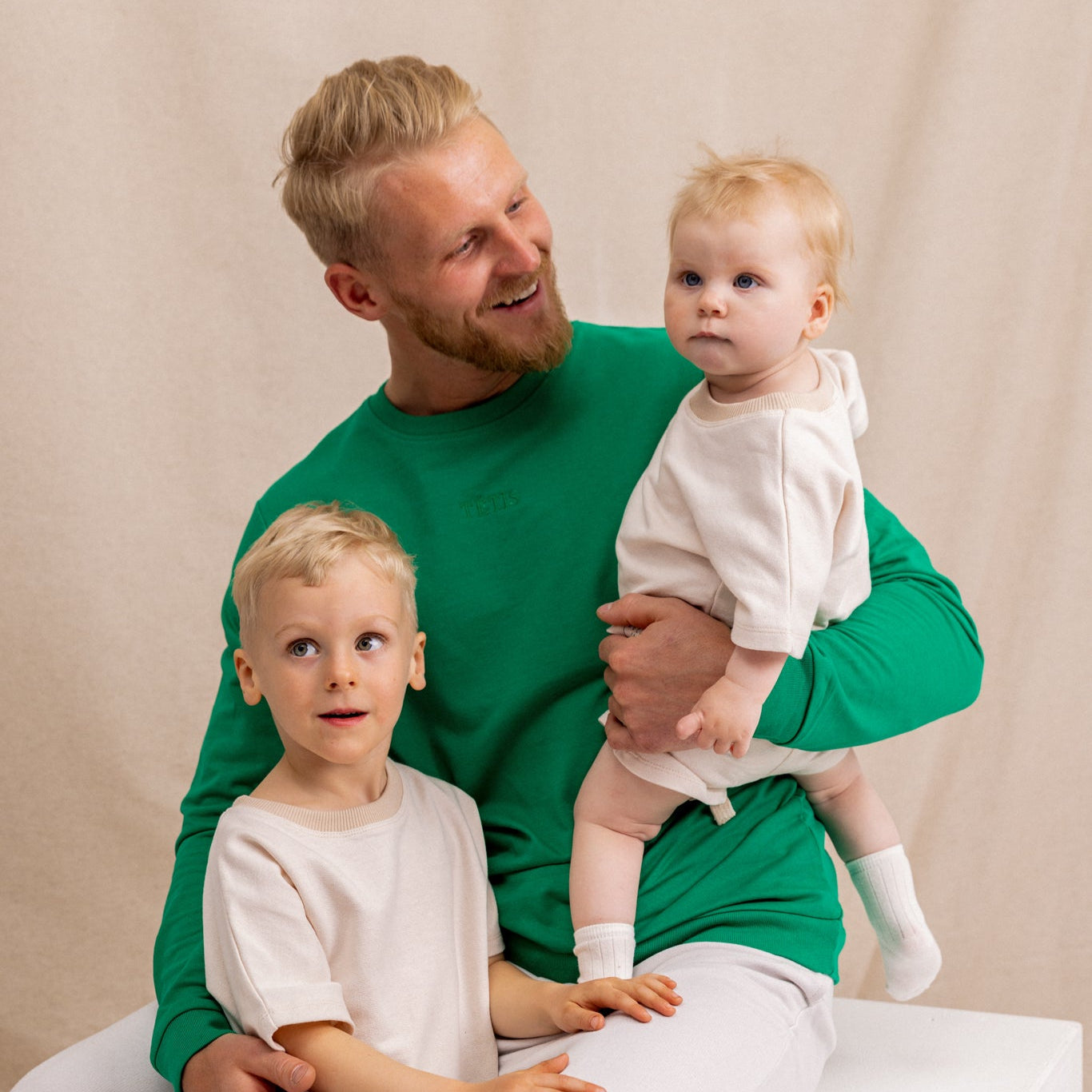 MAMA | TĖTIS Džemperiai su vaiko vardu (nepašiltinti)