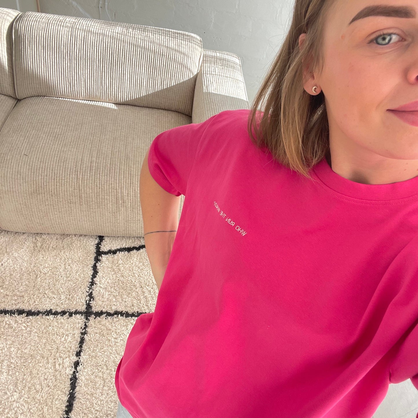 Oversized marškinėliai 'WHO RUN THE WORLD?' + Kojinės 'GIRLS!'