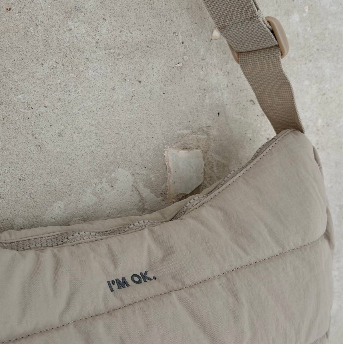 Rankinė 'I'M OK' (Sand)