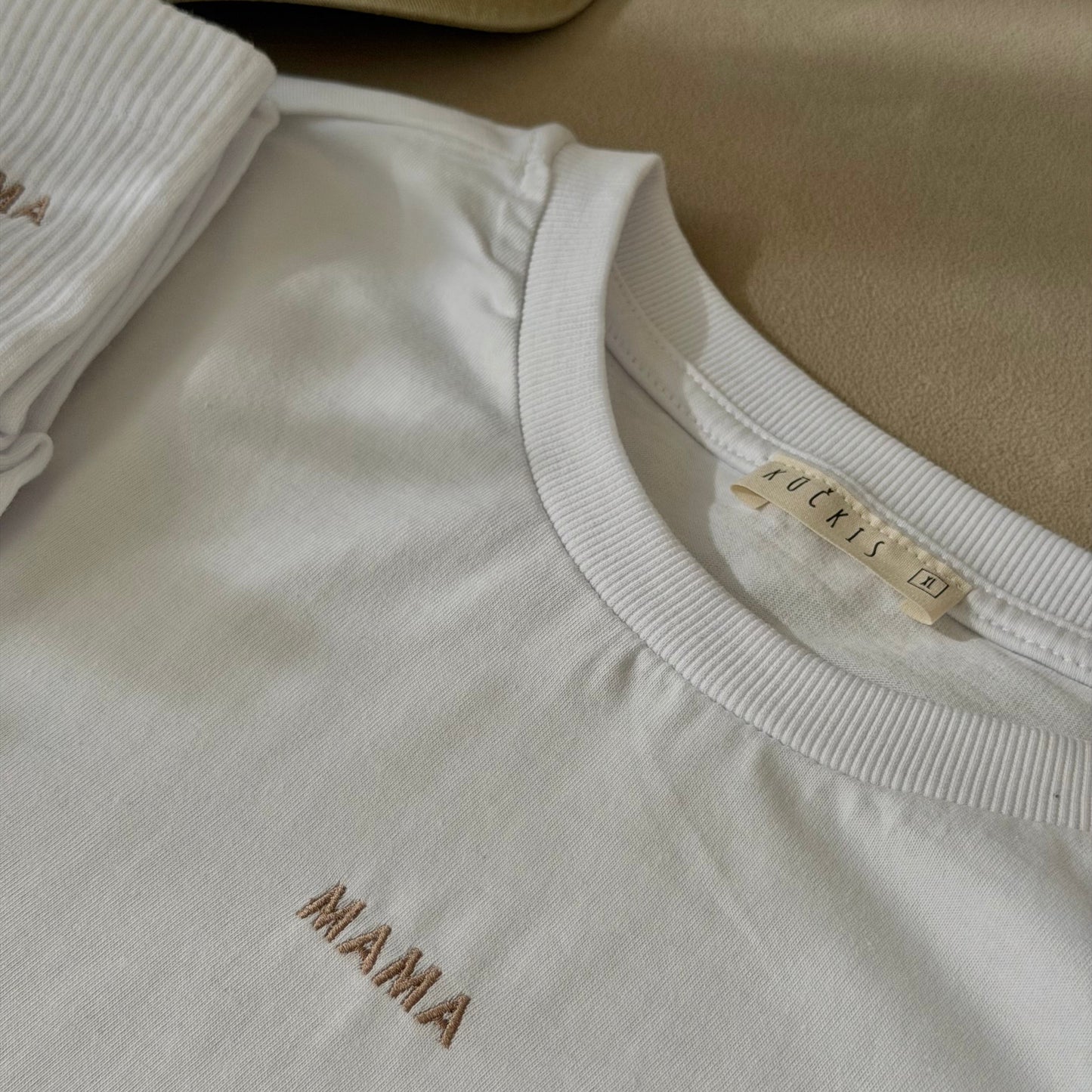 Oversized marškinėliai 'MAMA'